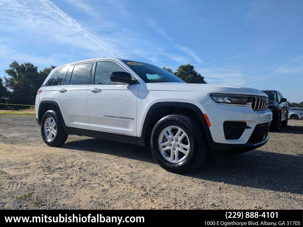 2023 Jeep Grand Cherokee Laredo