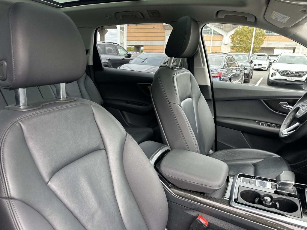 Thumbnail: 2022 Audi Q7 - 22