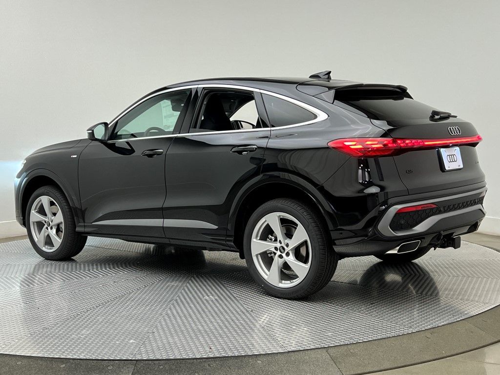 Thumbnail: 2025 Audi Q5 - 4