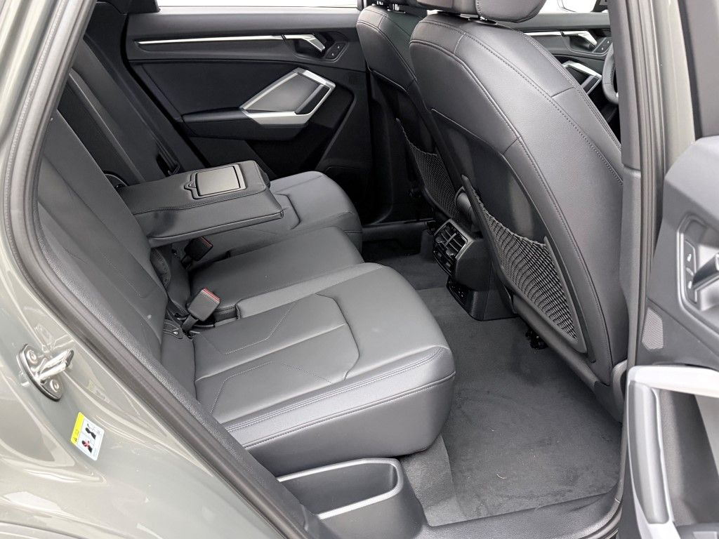 Thumbnail: 2025 Audi Q3 - 23