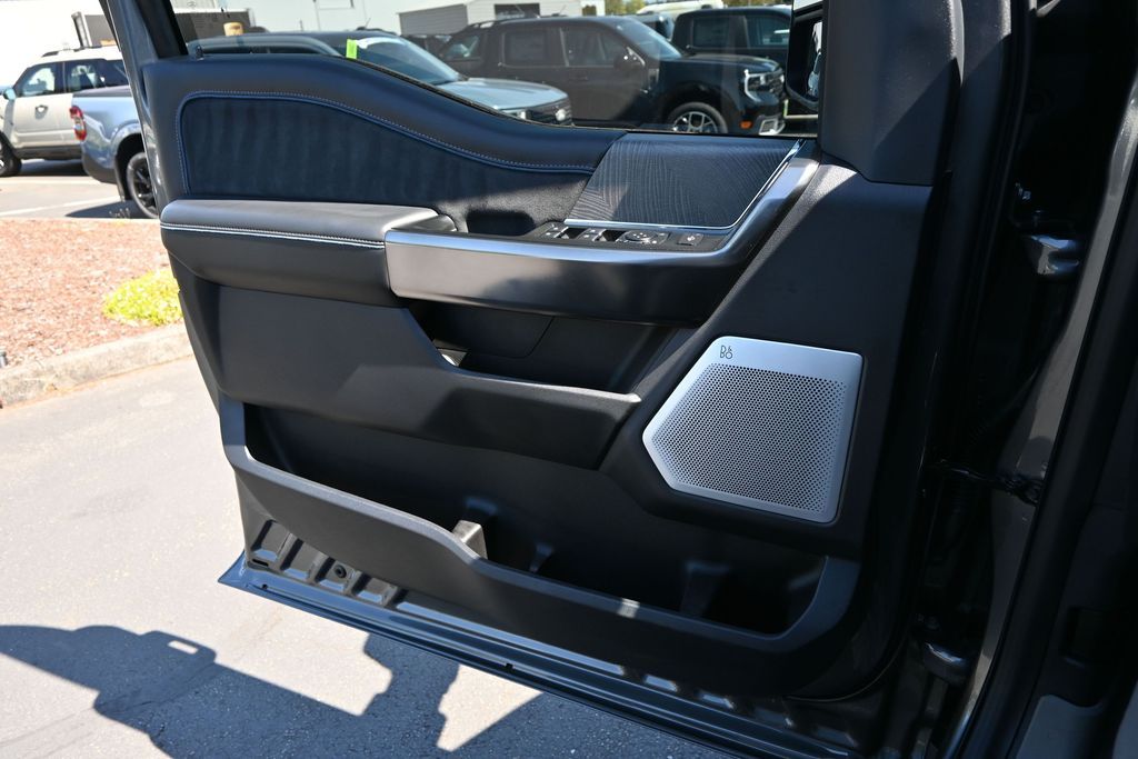 2025 Ford F-450 Super Duty Platinum