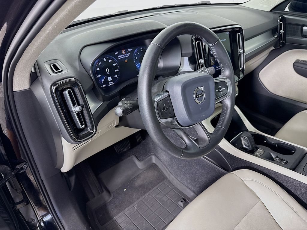 Thumbnail: 2020 Volvo XC40 - 9