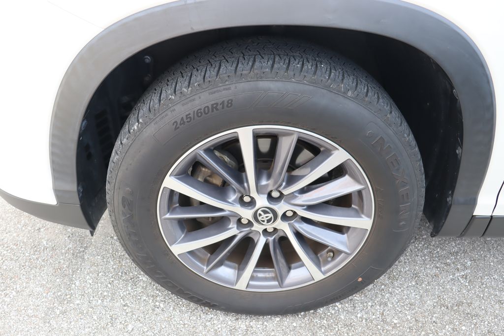 Thumbnail: 2019 Toyota Highlander - 4