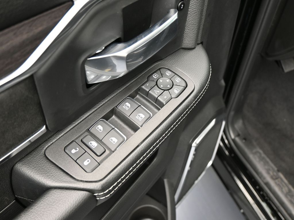 New 2026 Diamond Black Crystal Pearlcoat Ram Laramie image 18