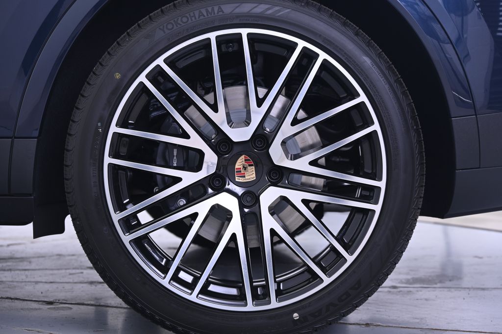 Thumbnail: 2026 Porsche Cayenne - 16
