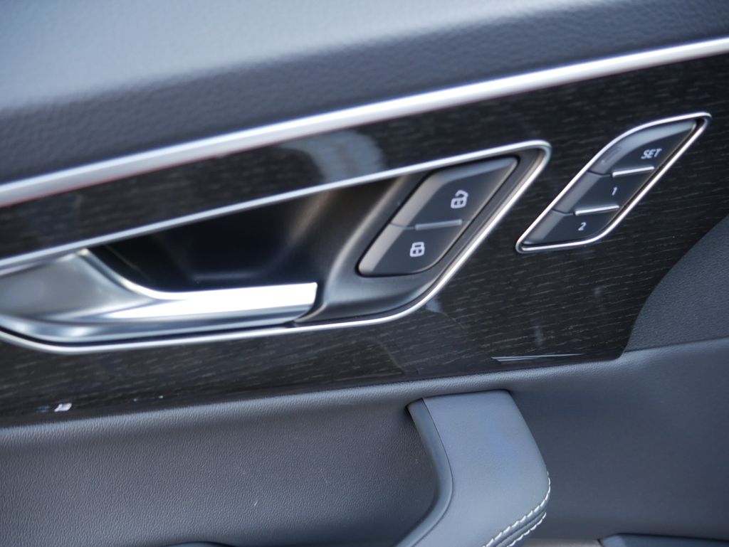 Thumbnail: 2025 Audi Q7 - 16