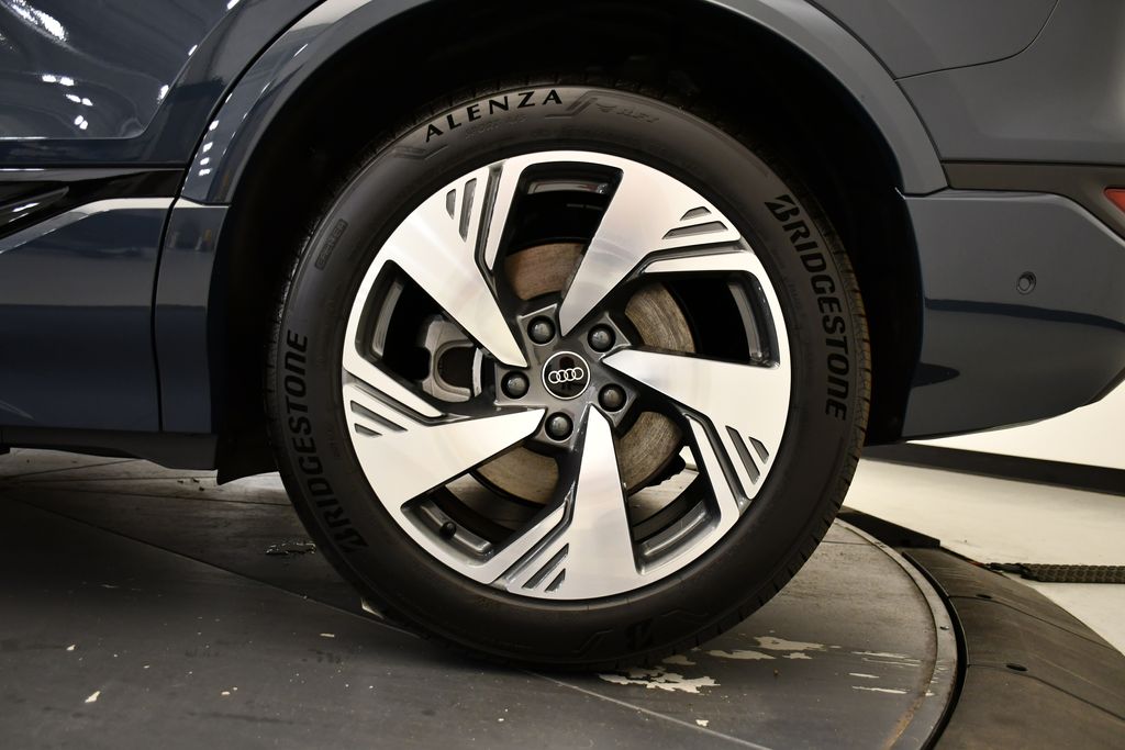 Thumbnail: 2025 Audi Q6 e-tron - 14