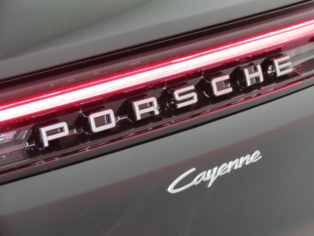 Thumbnail: 2026 Porsche Cayenne - 12