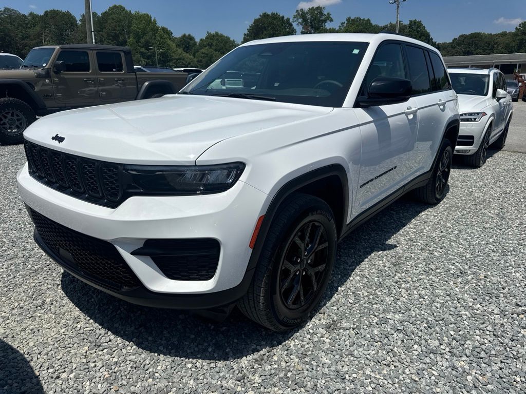 Bright White Clearcoat 2025 Jeep Grand Cherokee SUV / Crossover Four-Wheel Drive 8-Speed Automatic