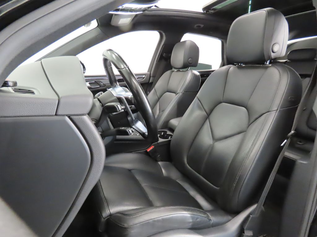 Thumbnail: 2017 Porsche Macan - 5