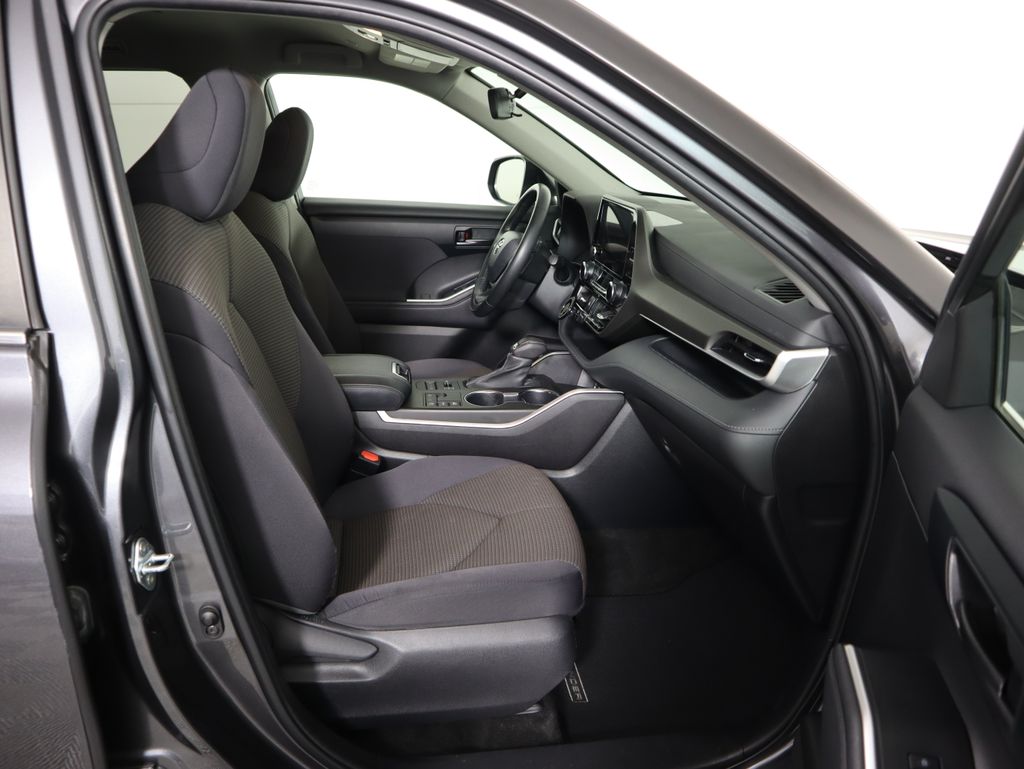 Thumbnail: 2023 Toyota Highlander - 20