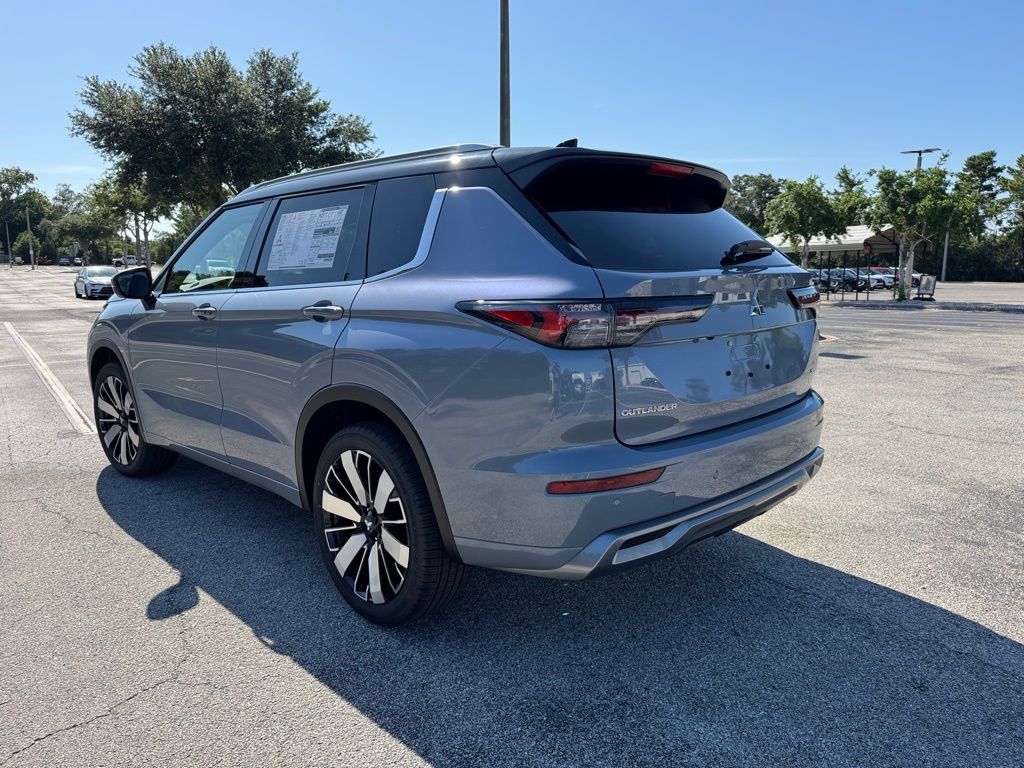 2025 Mitsubishi Outlander SEL photo 5