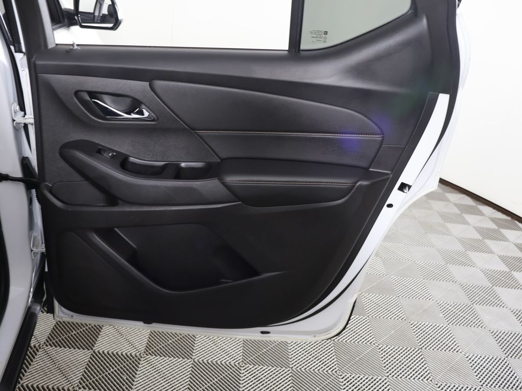 Used 2018 White Chevrolet 3LT image 27