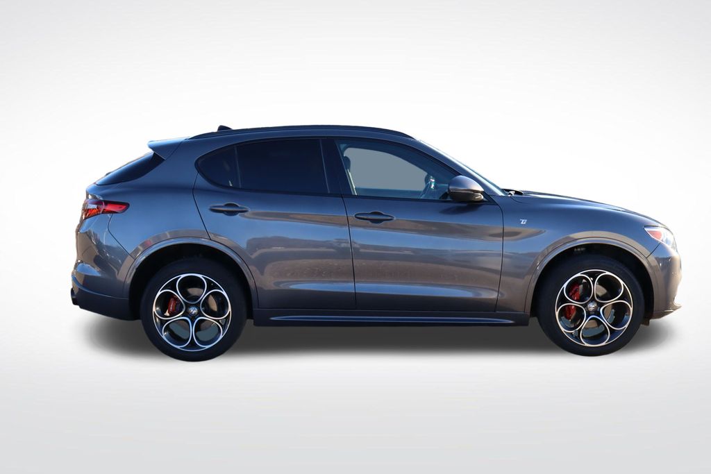 2022 Alfa Romeo Stelvio Ti 5