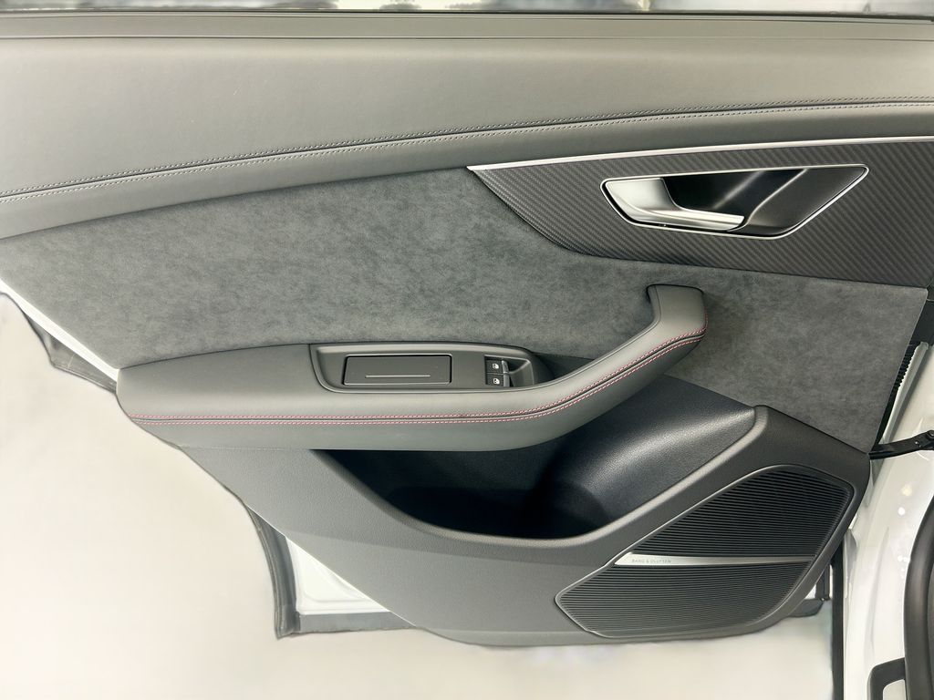 Thumbnail: 2026 Audi Q8 - 25