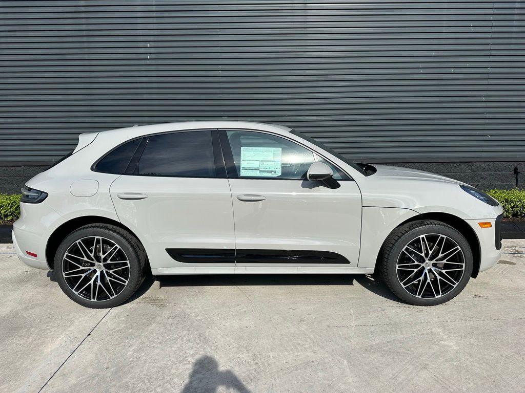Thumbnail: 2026 Porsche Macan - 8