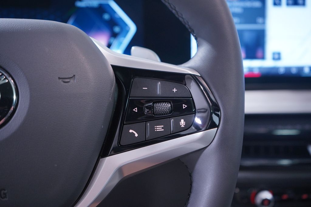 Thumbnail: 2025 BMW 3 Series - 21