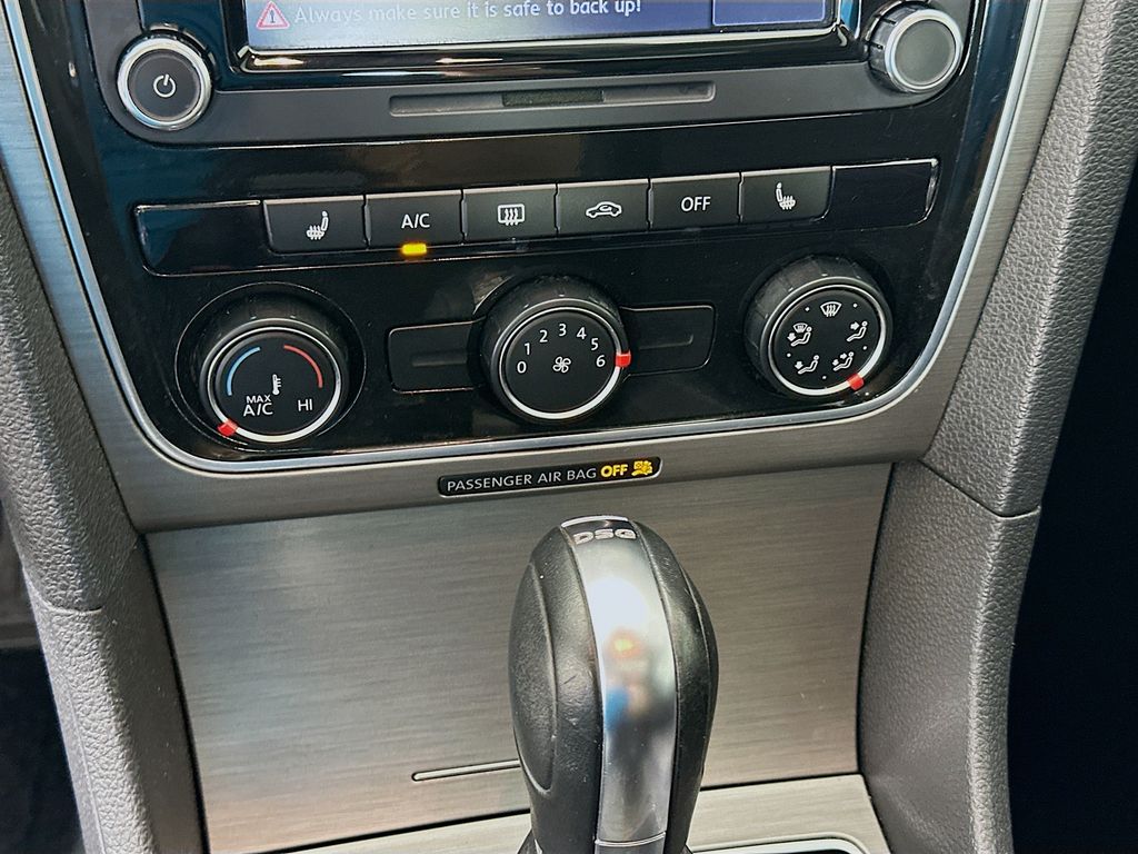 2014 Volkswagen Passat SE 15