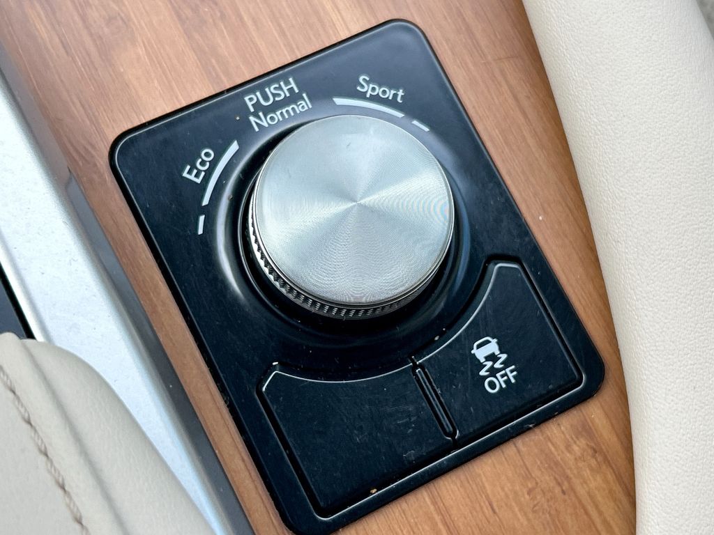 Thumbnail: 2020 Lexus RX - 20