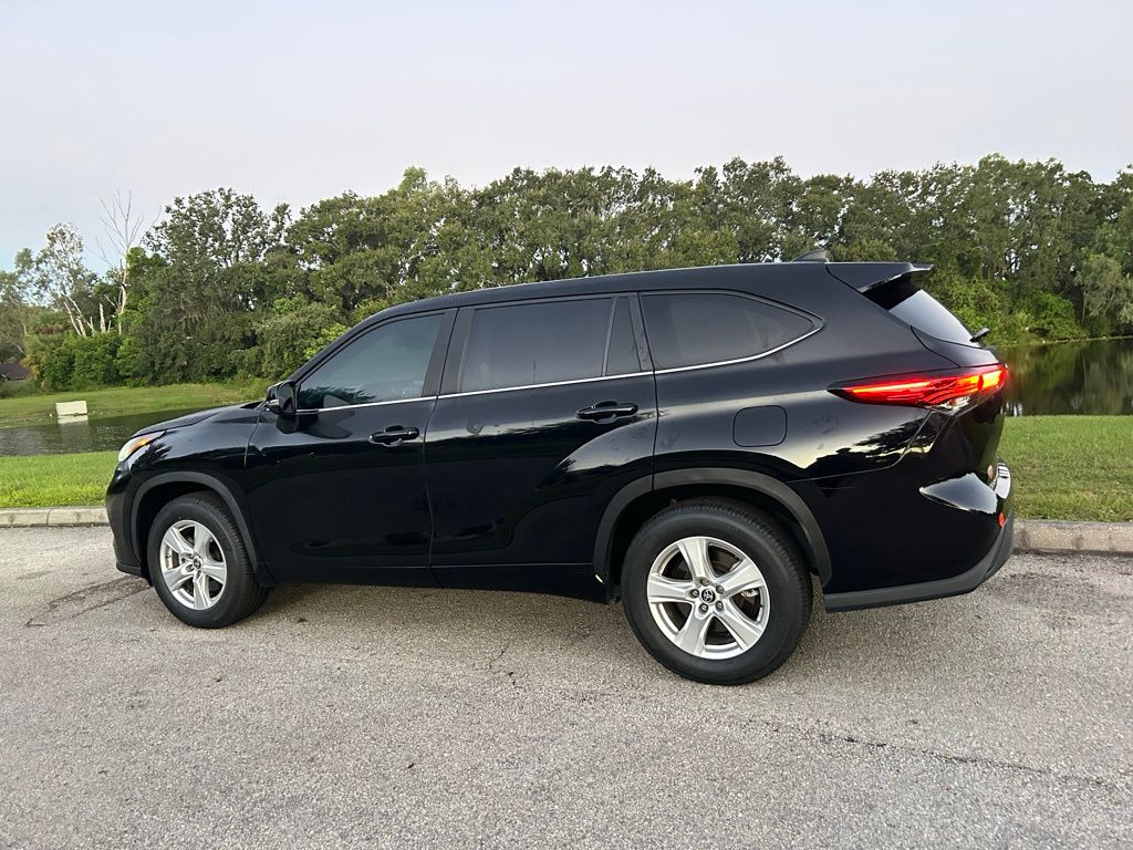 Thumbnail: 2023 Toyota Highlander - 3
