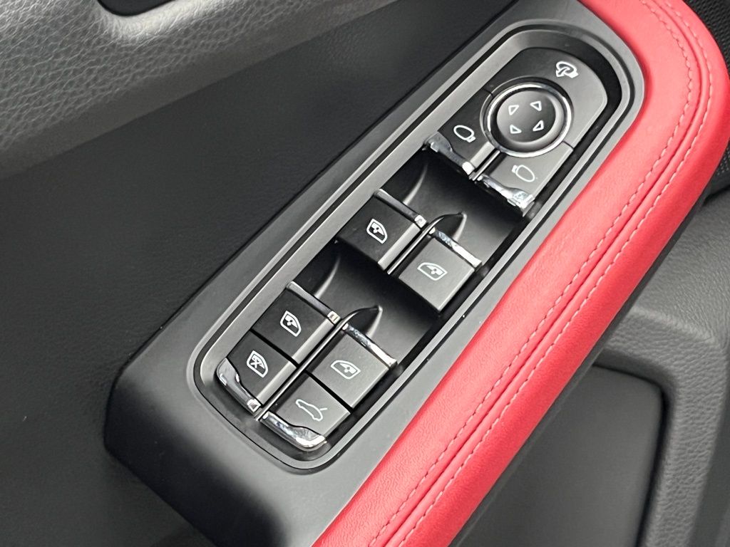 Thumbnail: 2025 Porsche Macan - 30