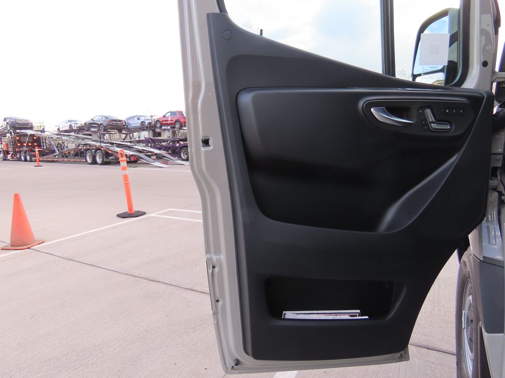 Thumbnail: 2025 Mercedes-Benz Sprinter - 24