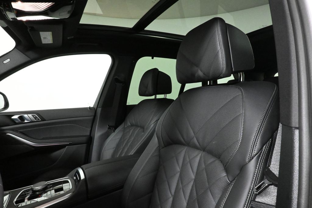 Thumbnail: 2026 BMW X5 - 16