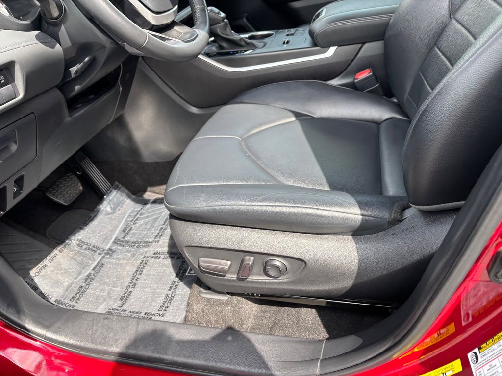 Used Car 2024 Toyota Highlander  Xle For Sale Under $50,000 In Austin, Texas