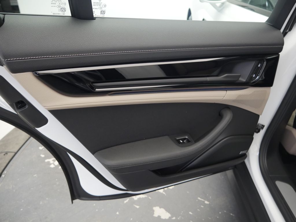 Thumbnail: 2026 Porsche Panamera - 20
