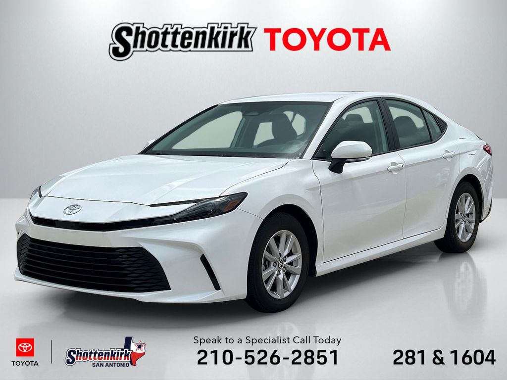 2025 Toyota Camry LE Hybrid's photo