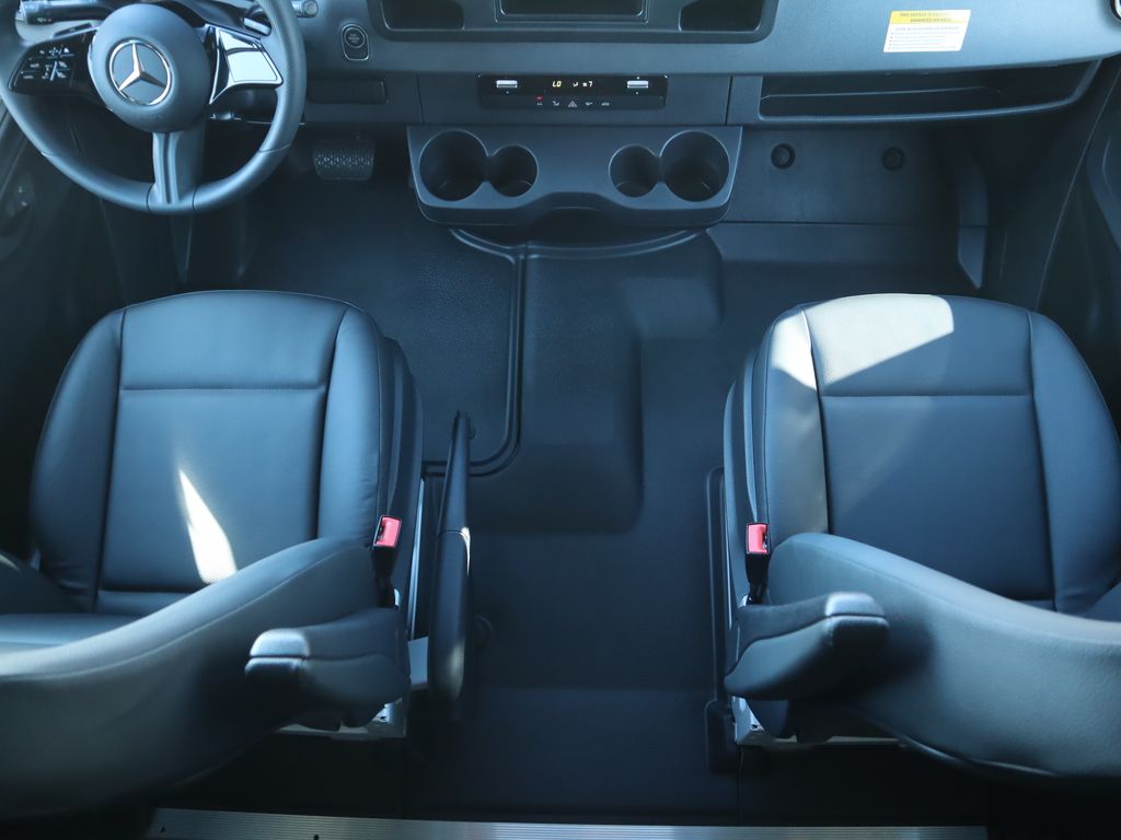 Thumbnail: 2025 Mercedes-Benz Sprinter - 16