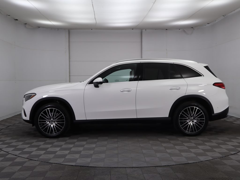 2025 Mercedes-Benz GLC 300 8