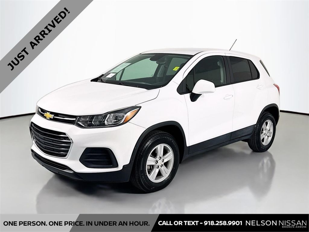Summit White 2022 Chevrolet Trax LS AWD SUV / Crossover All-Wheel Drive 6-Speed Automatic