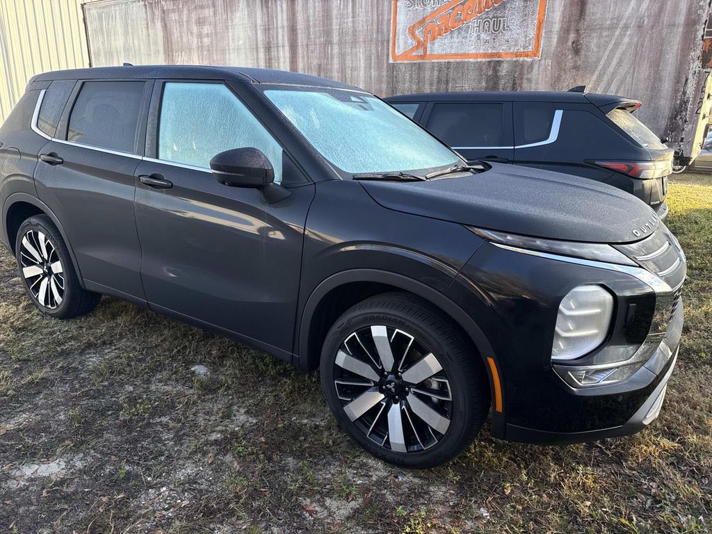 2025 Mitsubishi Outlander SE