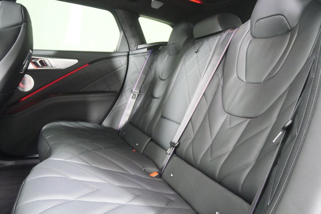 Thumbnail: 2026 BMW XM - 16