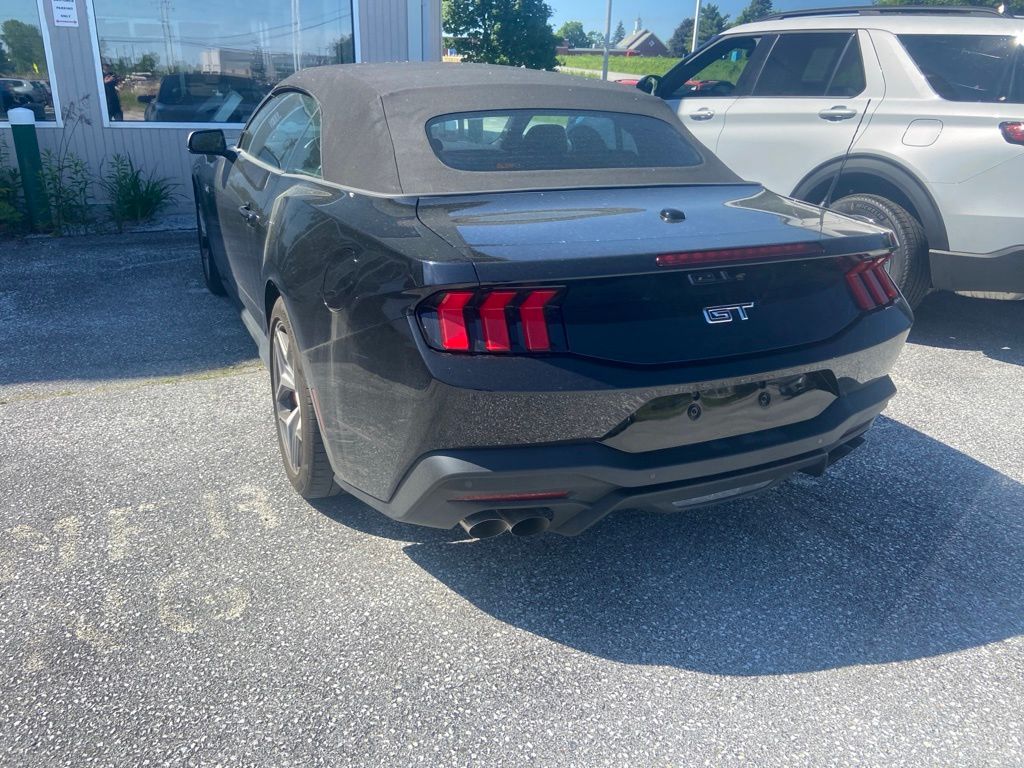 2025 Ford Mustang — photo 4