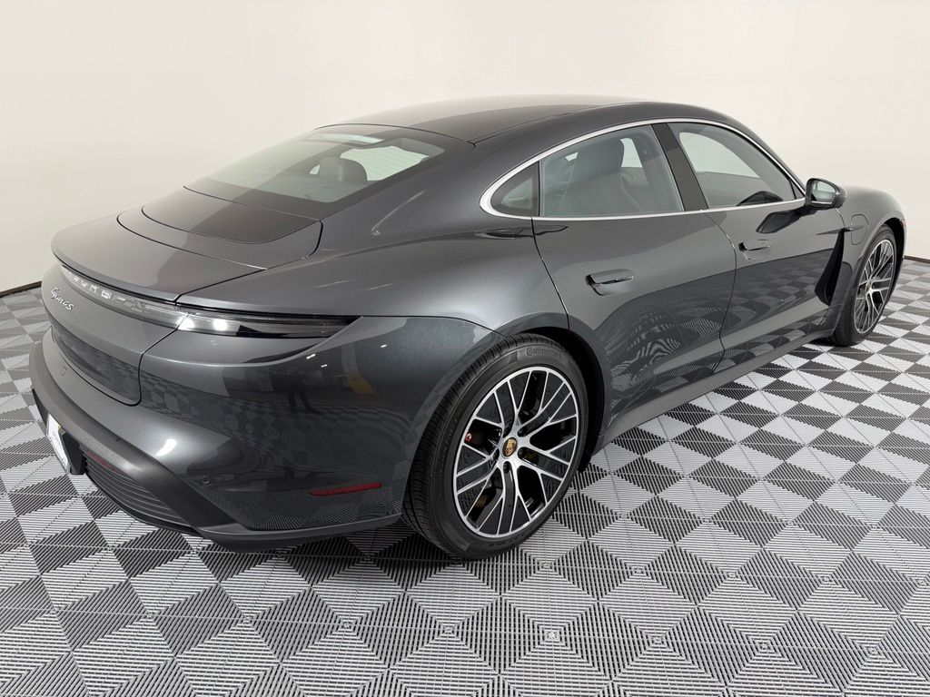 Thumbnail: 2021 Porsche Taycan - 10