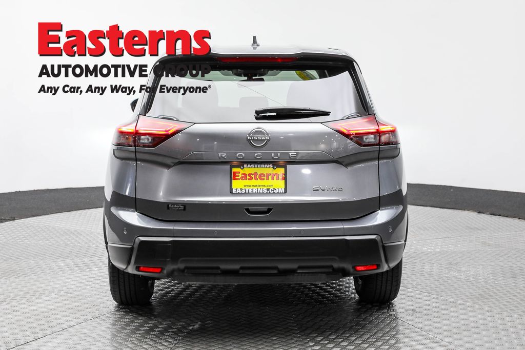 Used 2024 Gray Nissan SV image 6