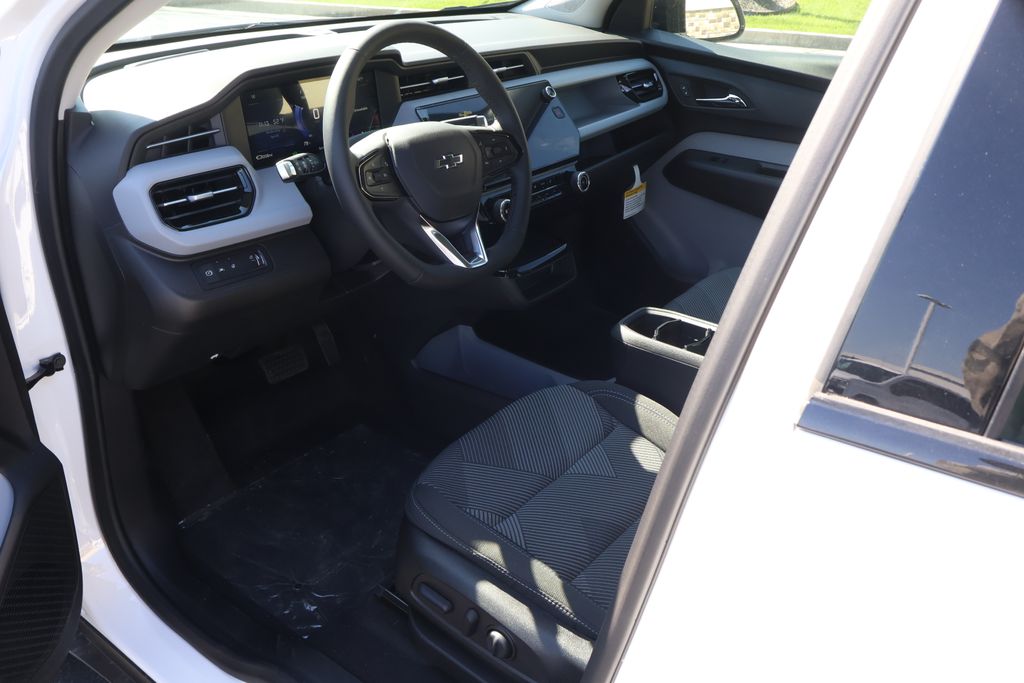 Thumbnail: 2027 Chevrolet Bolt EV - 13