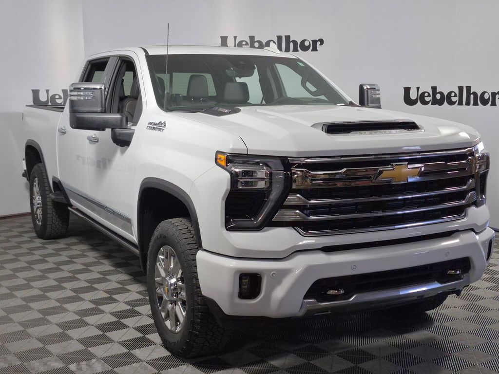 Summit White 2026 Chevrolet Silverado 2500HD Pickup Truck Four-Wheel Drive Automatic