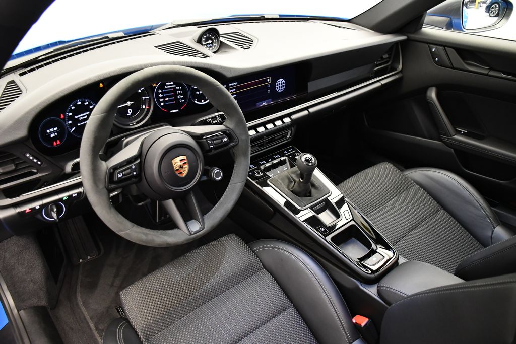 Thumbnail: 2024 Porsche 911 - 4