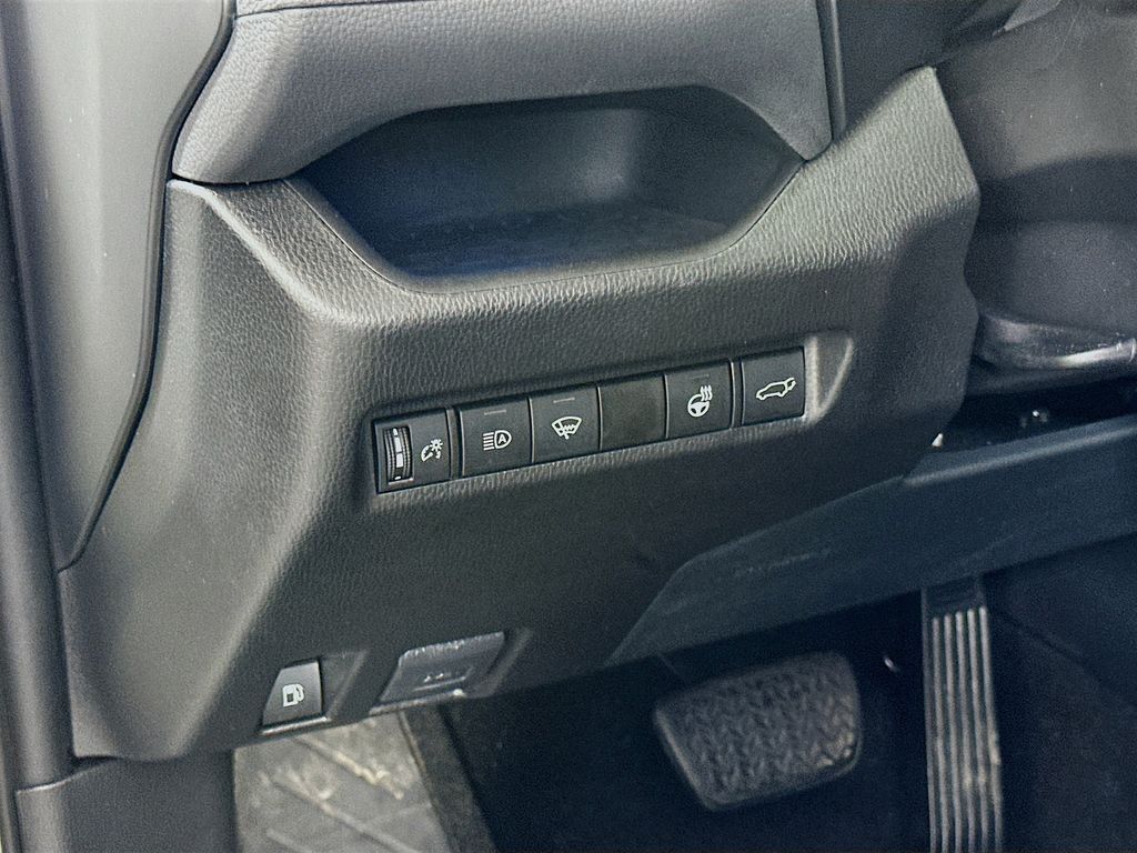 Thumbnail: 2021 Toyota RAV4 - 10