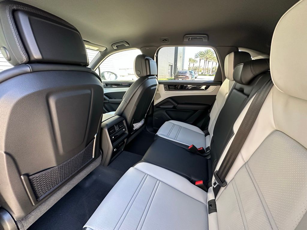 2025 Porsche Cayenne  28