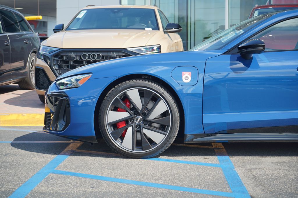 Thumbnail: 2026 Audi e-tron GT - 2