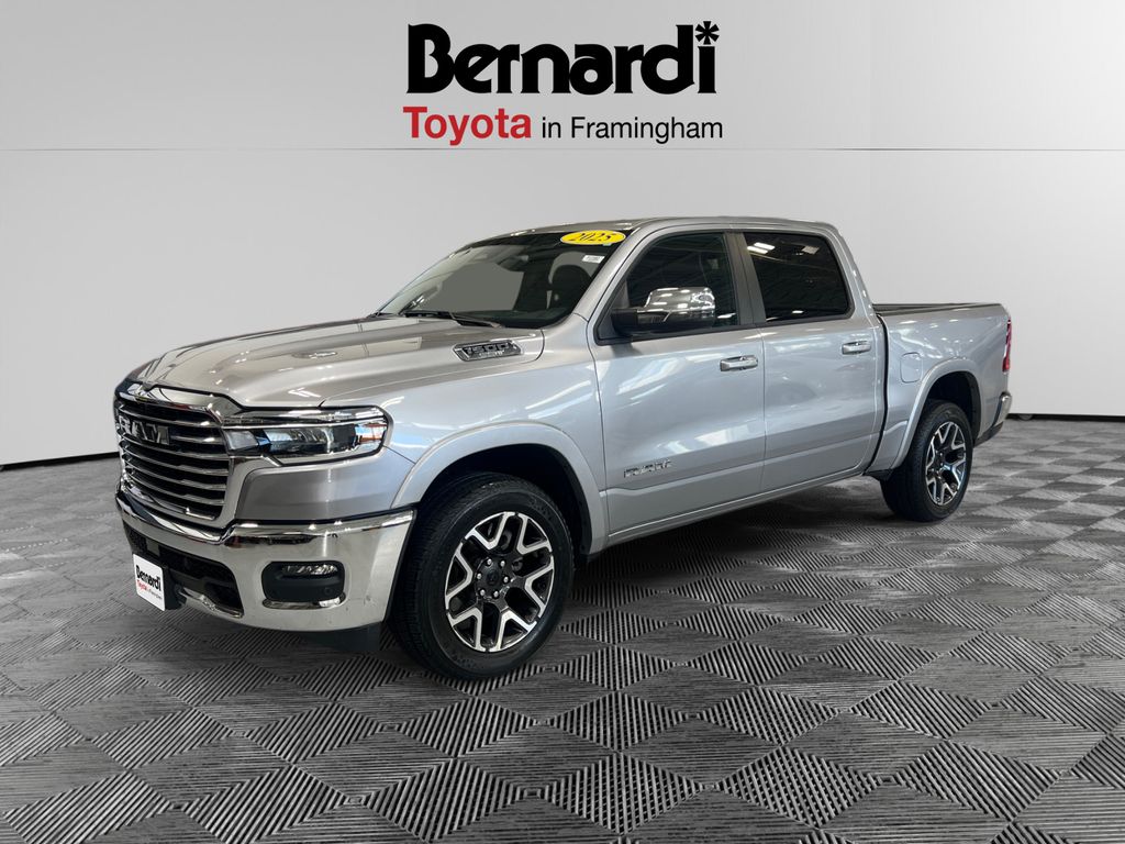 2025 RAM 1500 Laramie Crew Cab 4WD