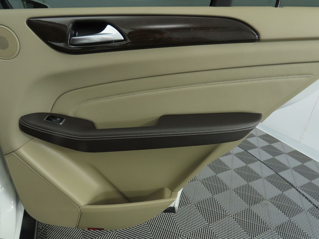 Thumbnail: 2015 Mercedes-Benz M-Class - 28