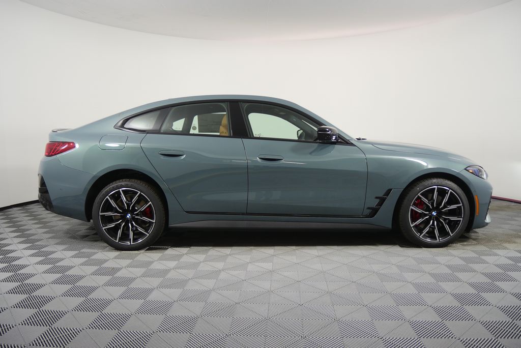 Thumbnail: 2026 BMW i4 - 2