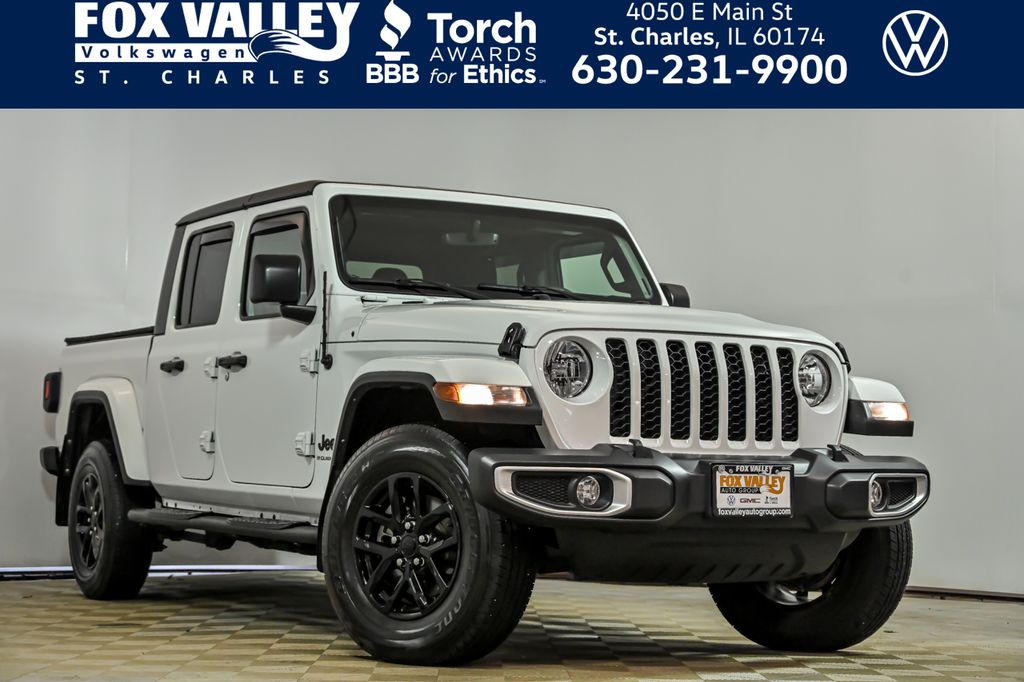 Bright White Clearcoat 2023 Jeep Gladiator Sport S Crew Cab 4WD Pickup Truck Four-Wheel Drive 8-Speed Automatic
