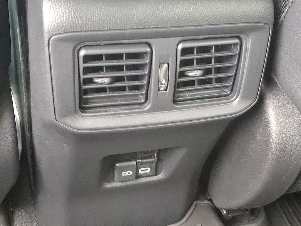 2024 Toyota RAV4 XSE 11