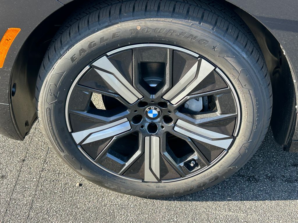 Thumbnail: 2026 BMW iX - 9